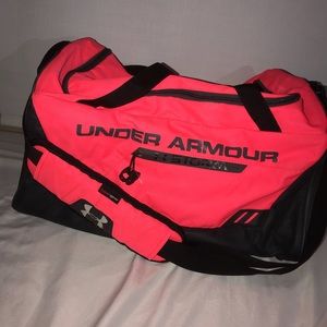 Under Armour  doufle bag
